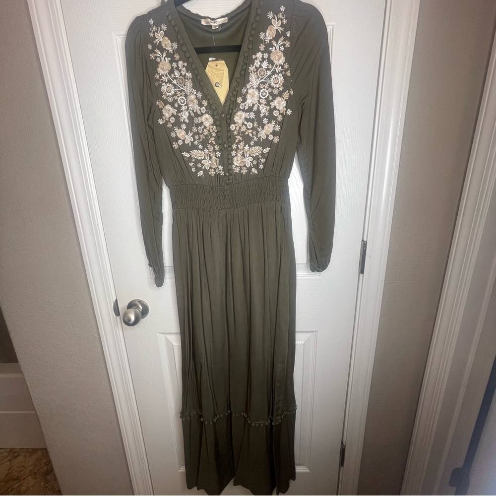 NWT Andree by Unit Green Dress